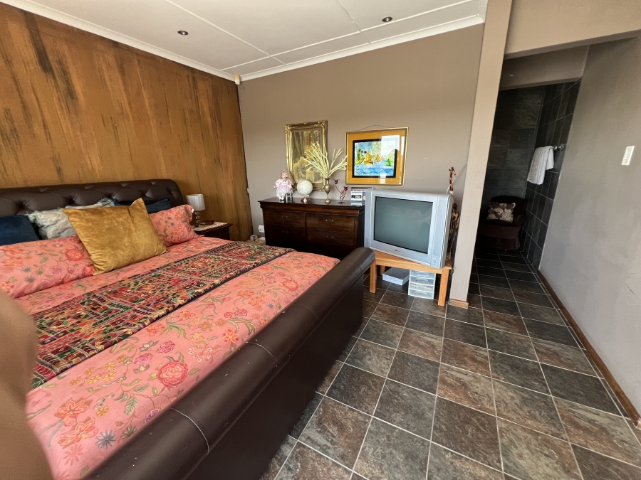 4 Bedroom Property for Sale in Bonza Bay Eastern Cape